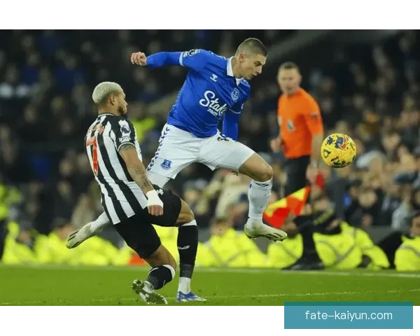 英超埃弗顿进攻表现稳健，近期状态回暖值得关注